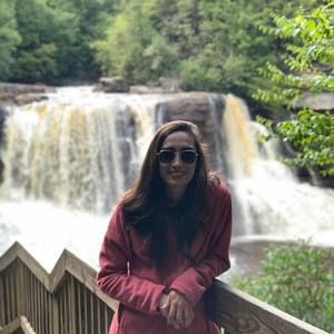 Meet your Posher, Daniela